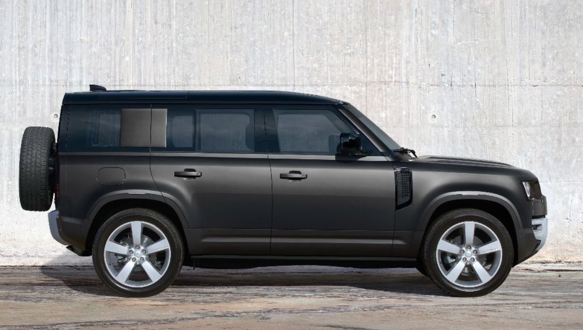 Land Rover Defender 2025